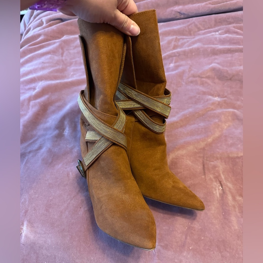 Heeled Brown Suede fashion Ankle Boots with gold Band - Picture 3 of 6